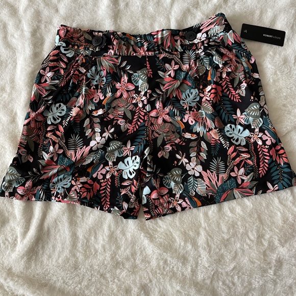 Robert Louis Pants - Women’s Casual multi colored shorts with button detail and pockets